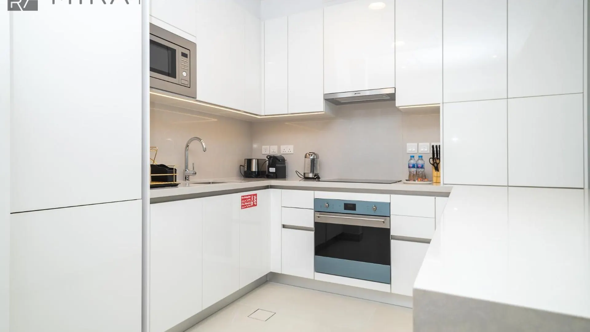 Mira Holiday Homes - Luxury 1Br In Canal Front With Waterfront Living 두바이 아파트