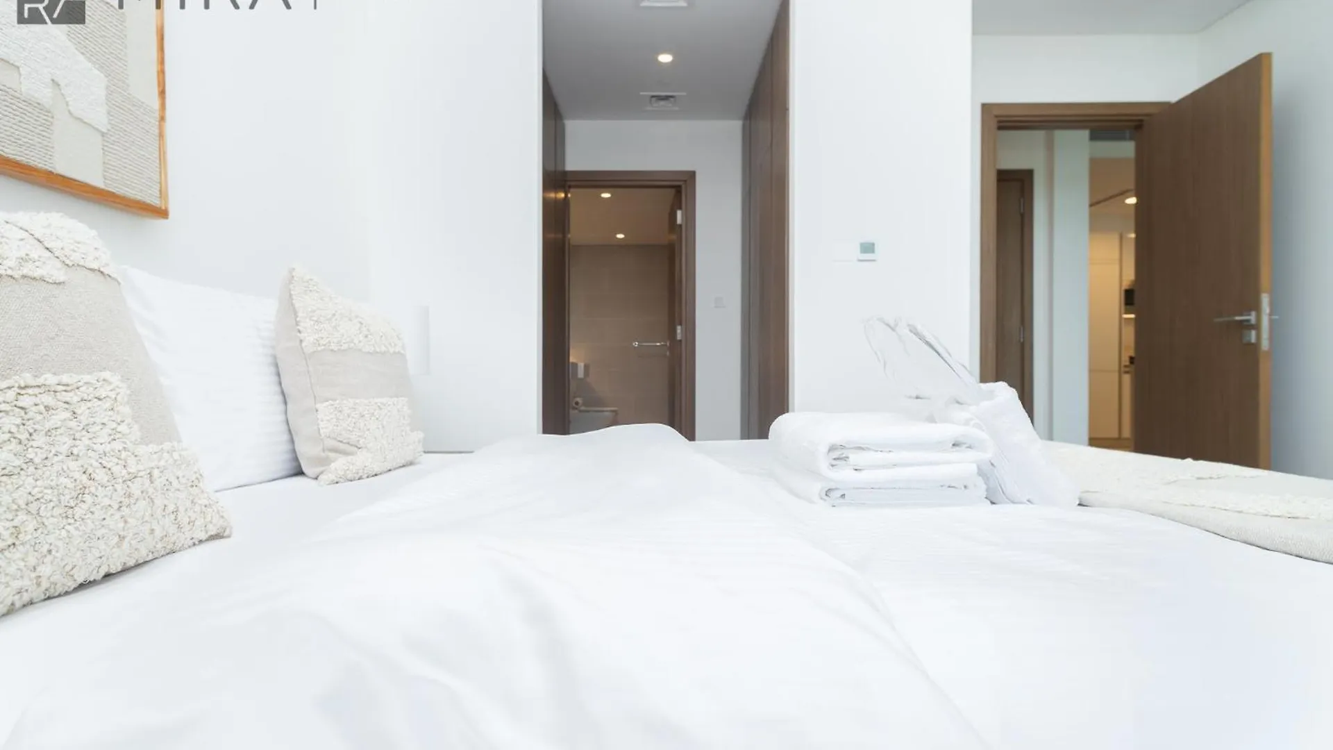 Mira Holiday Homes - Luxury 1Br In Canal Front With Waterfront Living 두바이