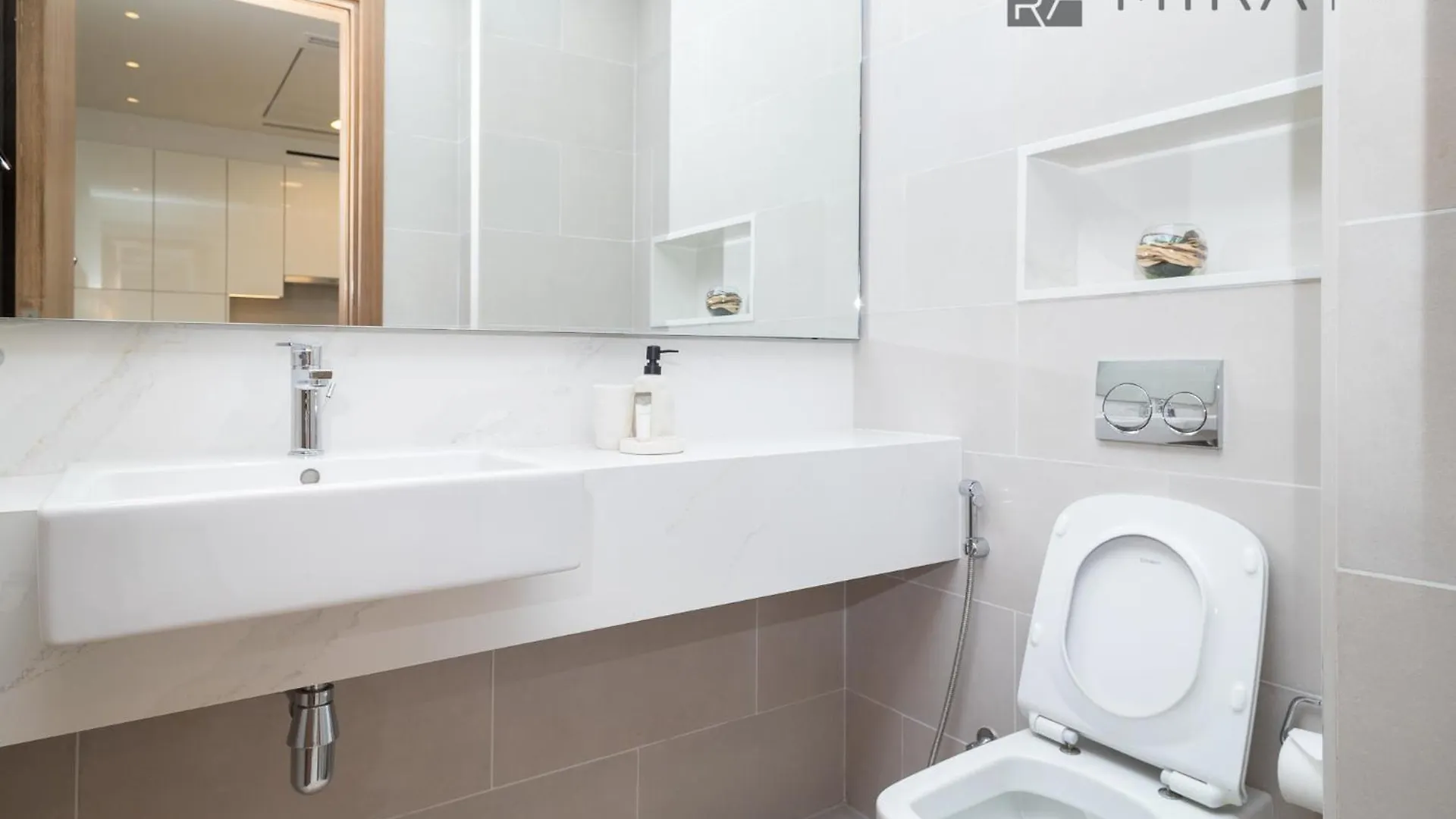 Mira Holiday Homes - Luxury 1Br In Canal Front With Waterfront Living 두바이