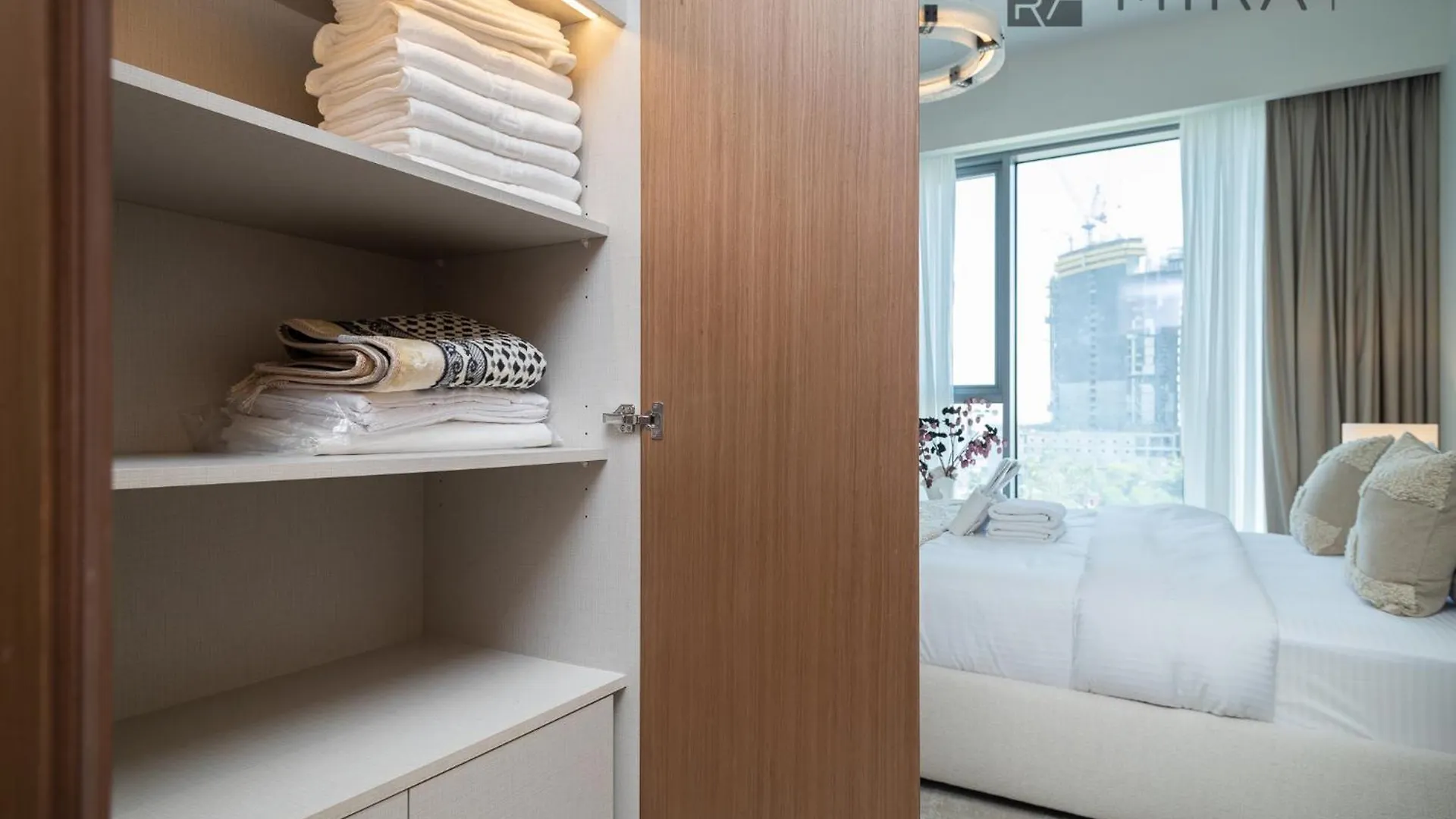 Mira Holiday Homes - Luxury 1Br In Canal Front With Waterfront Living 두바이 아랍에미리트